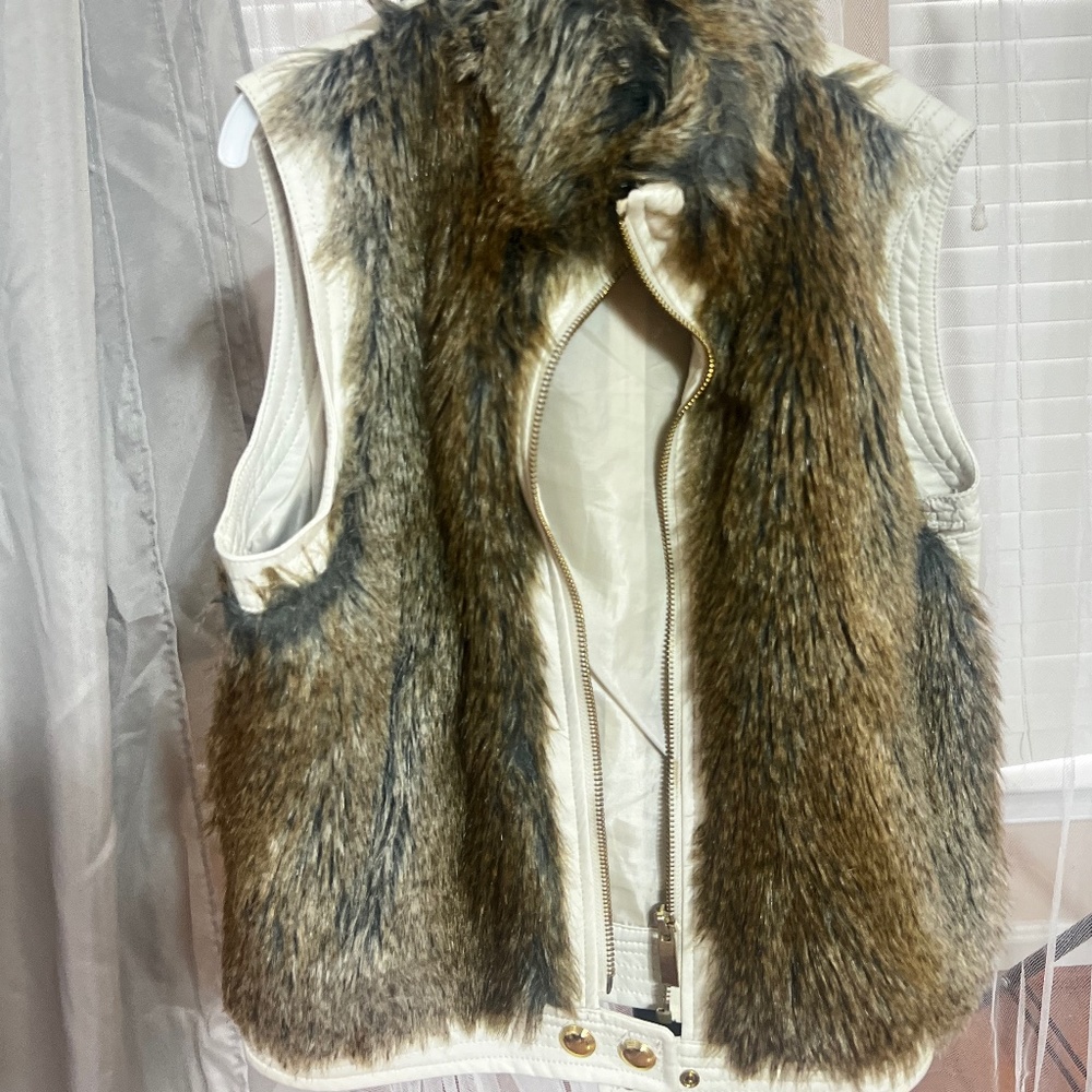 Kids white vest with fur